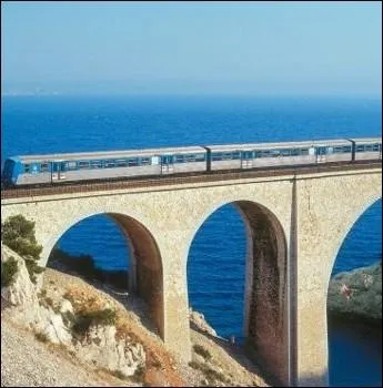 Ce train pas comme les autres, propose aux familles de participer  des actions co-citoyennes pour prserver la nature de demain. Il va de Marseille  Miramas ... .