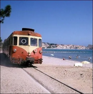 Entre mer et montagne, celui que les habitants de la Corse nomment  U Trinighellu , traverse l'le de Beaut dans toute sa splendeur, de Bastia a Ajaccio. U Trinighellu veut dire en langue corse...