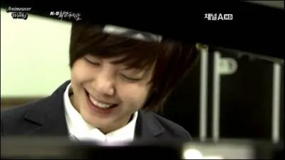 Dans le premier pisode, lors de son audition de piano, de quel compositeur est le morceau qu'elle remixe ?