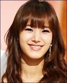 Qui vole la photo d'elle, habille en fille avec son meilleur ami ?