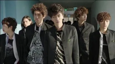 Qui meurt  la fin de l'pisode 2 ?