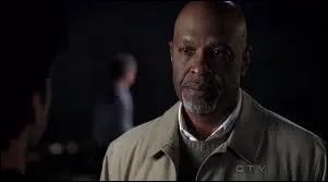 Avec qui le chef de la chirurgie a-t-il eu une liaison ?