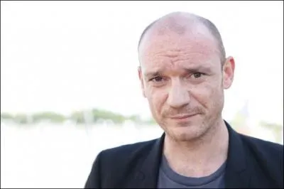 Je suis franais et je fais partie des groupes Louise Attaque et Tarmac, qui suis-je ?