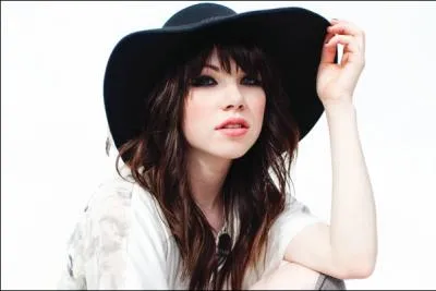 Je suis canadienne et je chante  Call Me Maybe , qui suis-je ?