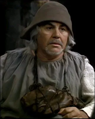 Combien de tentatives d'invasion Arthur affirme-t-il avoir stoppes  Guethenoc, lorsqu'il lui parle de protection du territoire Breton ?