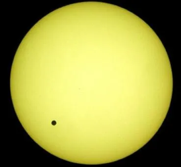 Quelle est donc cette petite tache sombre qui passe devant le soleil le 5 juin 2012 ?