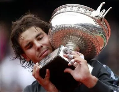 Le 11 juin 2012, Rafael Nadal remporte le tournoi de Roland Garros pour la ...