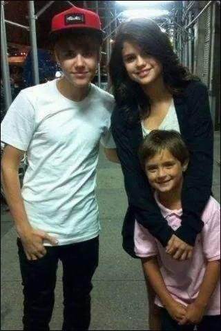 Comment s'appelle l'actuelle petite amie de Justin ?