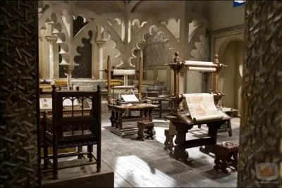 Quelles sont les langues utilises  l'Ecole de traducteurs ?