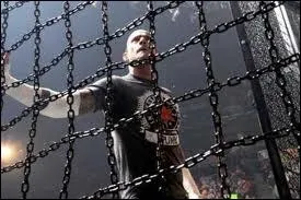 Environ combien de minutes Punk est-il rest dans l'Elimination Chamber de Raw en 2012 ?