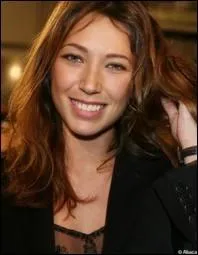 C'est la franaise Laura, et elle est bien sr la fille de ?