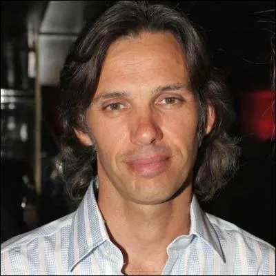 Il se prnomme Paul, et a t coureur automobile. Il est le fils de ?