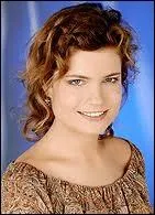 Cette jeune femme souriante est Sarah, et elle est actrice. Elle est bien sr la fille de ?