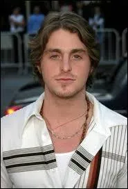 Ce jeune homme se prnomme Cameron. Il est le fils de ?