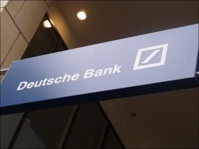 L'conomiste en chef de la Deutsche Bank, Thomas Mayer, a mis l'ide d'introduire une monnaie parallle en Grce. Laquelle ?