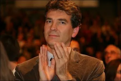 Le nouveau ministre du Redressement productif, Arnaud Montebourg, a t condamn le 23 mai pour  injure . De quelle entreprise avait-il trait les dirigeants d' escrocs  ?