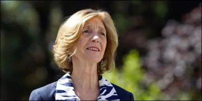 De quel portefeuille a hrit Nicole Bricq ?