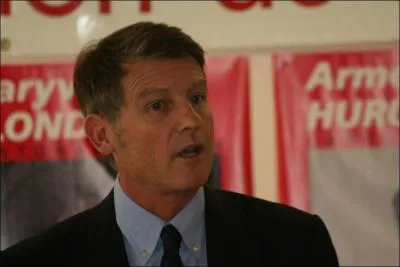 A peine nomm, Vincent Peillon a annonc la suppression prochaine de la semaine de quatre jours  l'cole primaire. Quand avait-elle t mise en place ?