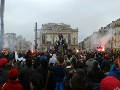 Qu'a fait Louis Nicollin, prsident du club de football de Montpellier, pour fter le premier titre de champion de France de son club ?