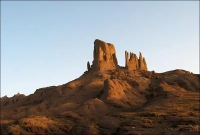 Quel est ce massif dsertique qui reprsente la partie orientale de l'Anti-Atlas ?