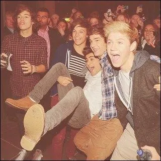 Qui a une petite amie qui s'appelle Eleanor ?