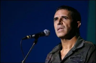 Comment s'appelle ce chanteur ?
