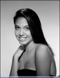 Angelina, actrice, ici toute jeune, est la fille de ?