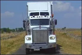 Qui conduit le camion ?