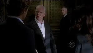 Dans la saison 3, deux personnages refont leur apparition , qui sont -ils ?