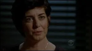 Qui tait de mche avec john le rouge et faisait partie du cbi et a tu l'quipe de bosco ? (indice : dbut saison 2 his red right hand )