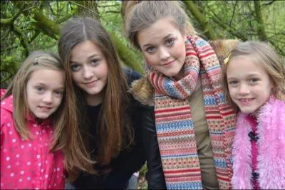 Qui a 4 soeurs qui s'appellent : Charlotte, Felicite, Daisy & Phoebe ?