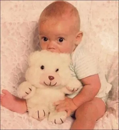 Qui est le bb sur la photo ?