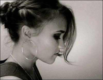 Et le nom de son pre est...