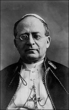 De son vrai nom Ambrogio Damiano Achille Ratti, ce dernier resta pape durant plus de 15 ans et dcda au Vatican en 1939 :