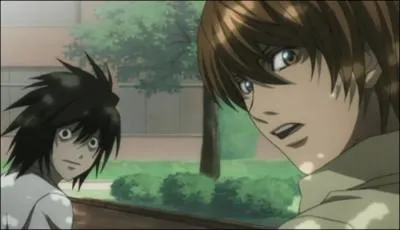 Episode 15 : Light dit  Kiyomi qu'il la retrouvera un peu plus tard, lui s'arrte pour discuter avec L. Durant leur conversation, L dit que la fac est un endroit sympa si ...