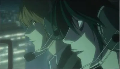 Episode 23 : Dans l'hlicoptre que donne L  Light pour se dfendre de Kira au cas o ?