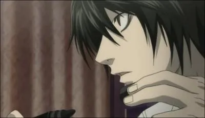 Episode 6 : De quelle couleur est le vernis que L porte aux pieds ?