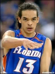 Joakim Simon, qui mesure deux mtres onze, est un champion de basket-ball, et est le fils de ?