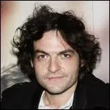 Mathieu dit M, chanteur, est le fils de ?