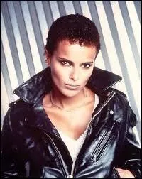 Shari, ici au dbut de sa carrire d'actrice, est la fille de ?