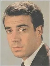 Ce chanteur se prnomme Franck, et il est le fils de ?