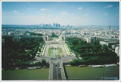 L'ancienne place du Roi de Rome prit le nom de place du Trocadro en 1877. Quel est son nom officiel depuis 1978 ?