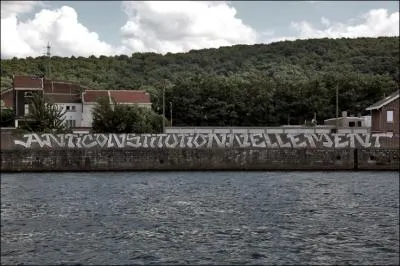Une un peu plus simple. Le mot   anticonstitutionnellement   le plus long du monde s'crit avec ...