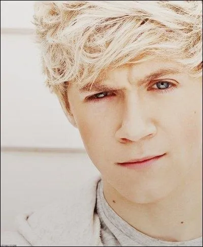 Il lui est interdit de faire quelque chose, quoi ?