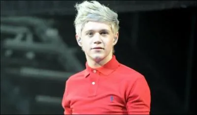 Niall n'est pas blond naturellement il est...