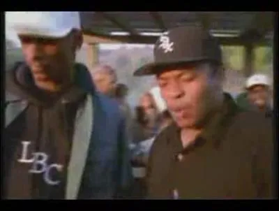 Qui est  cot de Dr. Dre ?