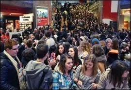 Qu'est-ce que les fans des One Direction ont retir  Liam lors de leur passage  Paris ?