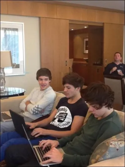 A quel rseau social les garons sont-ils accro ?