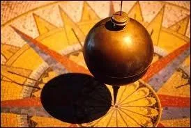 Il a déterminé la vitesse de la lumière et mis au point le gyroscope mais il doit sa célébrité à sa démonstration de la rotation de la Terre grâce à un énorme pendule.