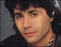 Complétez ces paroles : ''Papa -------------- / Maman --------------- / Pleure pas / Pleure pas bébé -----------------''